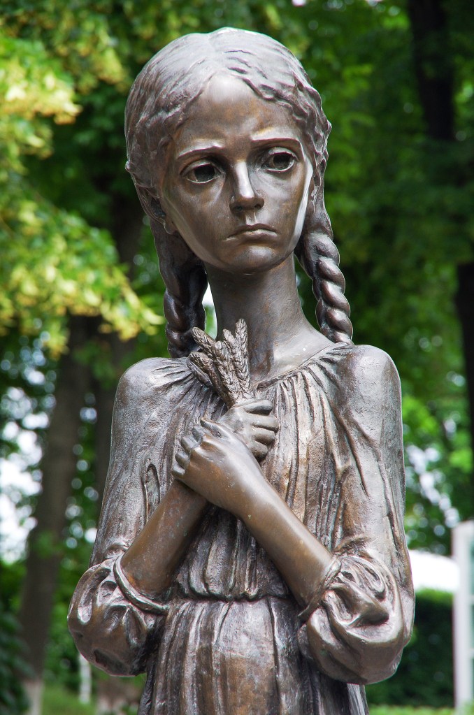 Child clutching grain, a statue in the Kiev Holodomor memorial